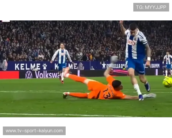 西班牙人主场安装防护网，严防球迷向旧将霍安-加西亚投掷杂物