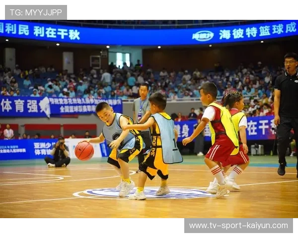 篮球赛成新生交流平台，增强班级凝聚力与友谊