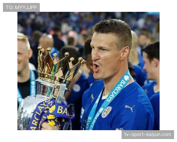 泪洒赛场：莱斯特城老将瓦尔迪在球队确定升级后激动落泪